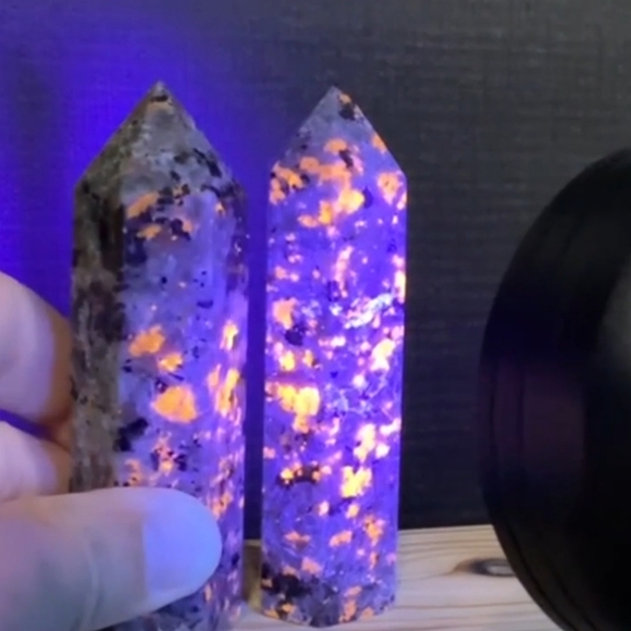 3in Tall Yooperlite tower crystal - Picture 5 of 9